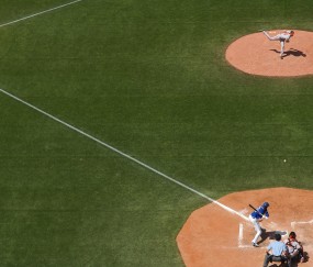 开云体育平台APP-楚阿梅尼双响定乾坤，利物浦强势终结曼联，积分差距拉大背后的战术革命