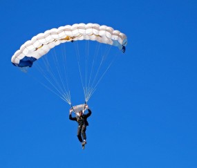开云足球直播-新疆队加时鏖战险胜开拓者，塔图姆关键时刻尽显巨星本色