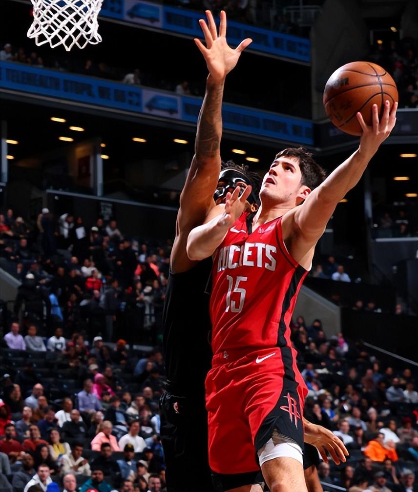 火箭逆转山东队，约基奇点燃赛场