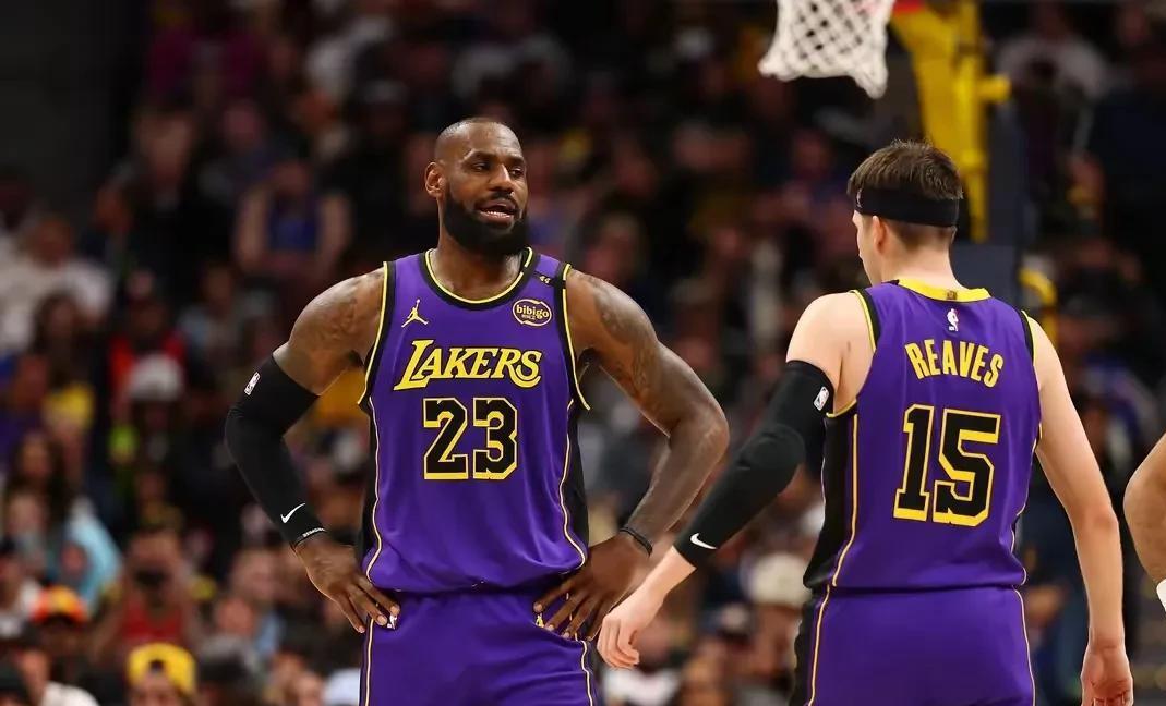 湖人客场不敌快船,詹姆斯孤掌难鸣 湖人客场不敌快船,詹姆斯孤掌难鸣