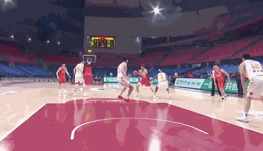 山西队客场压哨三分,迎来连胜 山西队客场压哨三分,迎来连胜