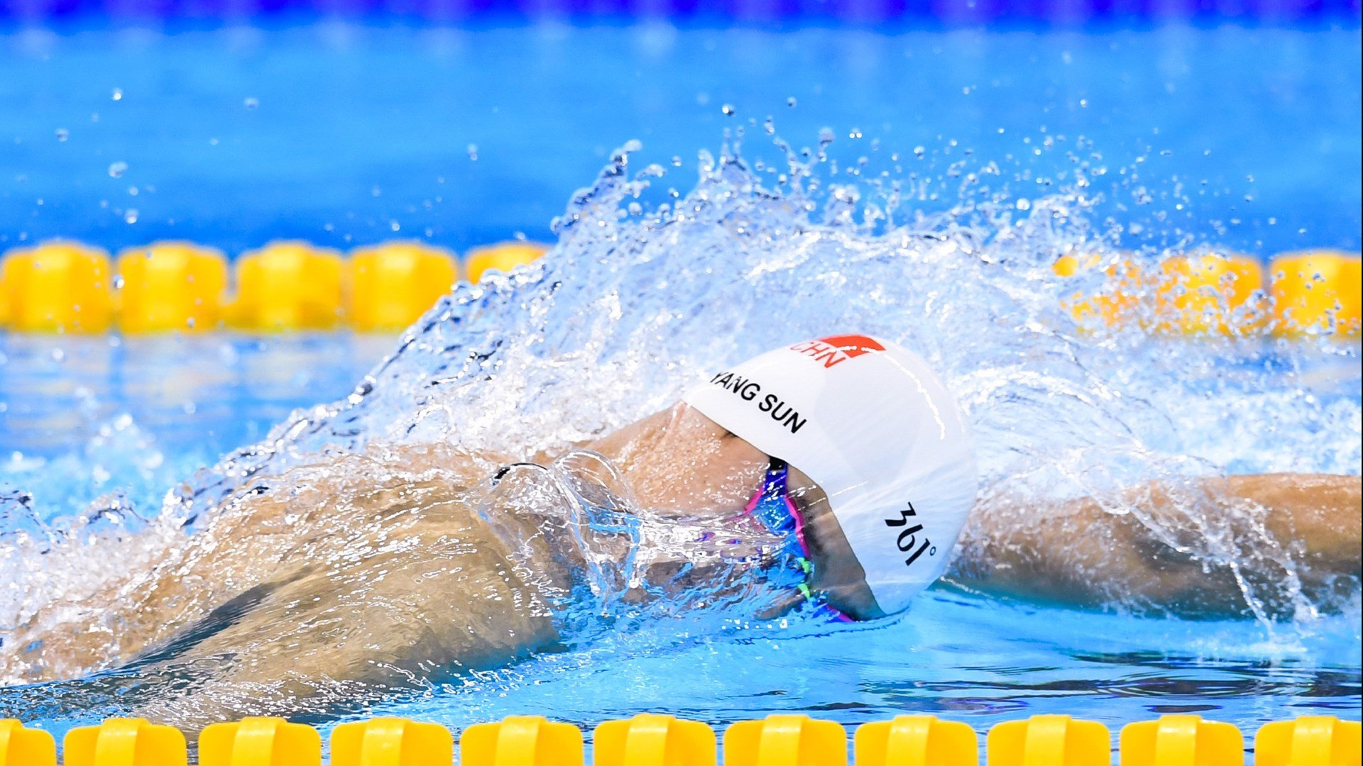 赛道上的绝对主宰，塞恩斯统治全场，雷诺轻取哈斯